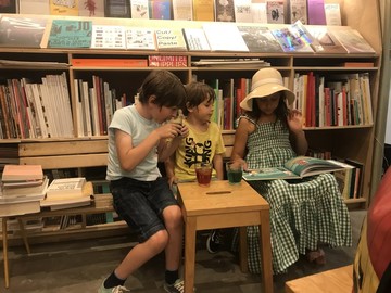 After 8 Books - © Paris Internationale