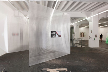 Lorenza Longhi
Untitled (Particuliere 505 Pavillion), 2021
Collages, plexiglass, aluminium, rivets (13 x 33 x 1,5 cm each) installed on mobile pavilion (Variable dimension) magnets, plastic panels, magnets, ropes, cable ties, rivets
Exhibition view, FOTOROMANZA at Le Commun, Geneva, 2021
Courtesy of Giada Olivotto & Camilla Paolino for one gee in fog.
Photo: Massimiliano Rossetto - © Paris Internationale