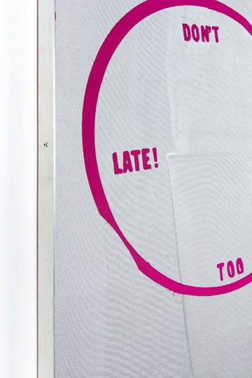 Untitled (Baisemain) - © Paris Internationale