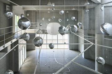 Shiho Kagabu
2021
Aluminum, helium gas, aluminum deposited film, ribbon, thread, vinyl, etc. - © Paris Internationale