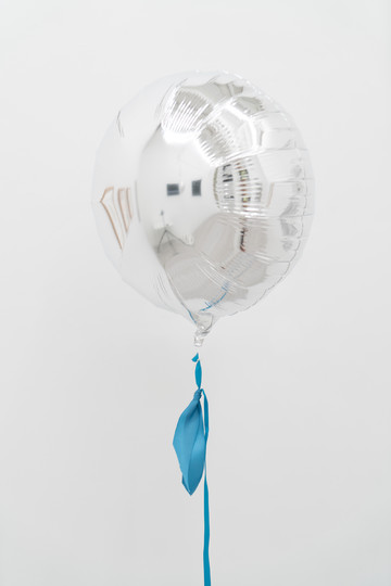 Lateral Thinking -I dream, I fly in the sky. The stars, the tears, do not flow. - © Paris Internationale