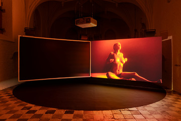 Michael Portnoy, Progressive Touch (2019)
Three-channel HD-video installation, 13 min., sound - © Installation view Vleeshal, Middelburg. Photo: Gunnar Meier., Paris Internationale