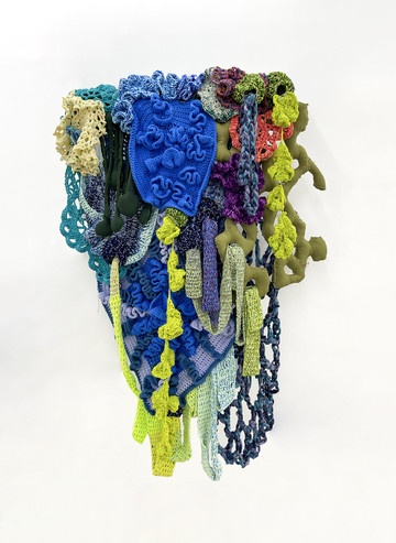 Maria Abaddon Peruvian contemporary artist presents soft sculptures and textile pieces with Ginsberg Gallery at Paris Internationale - © Courtesy Ginsberg Gallery, Paris Internationale