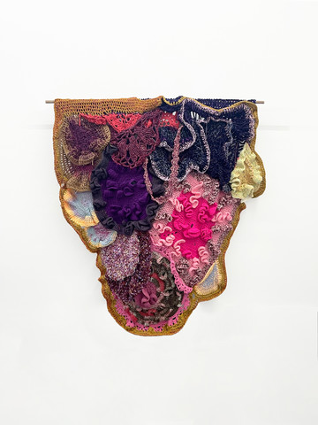 Maria Abaddon Peruvian contemporary artist presents soft sculptures and textile pieces with Ginsberg Gallery at Paris Internationale - © Courtesy Ginsberg Gallery, Paris Internationale