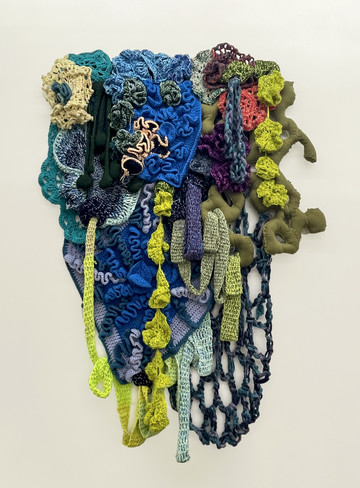 Maria Abaddon Peruvian contemporary artist presents soft sculptures and textile pieces with Ginsberg Gallery at Paris Internationale - © Courtesy Ginsberg Gallery, Paris Internationale