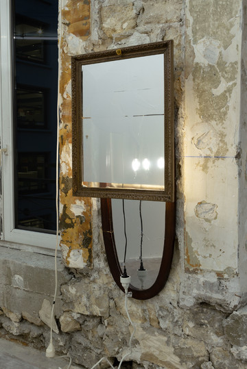 Brown Mirror - © Courtesy of the artist and Good Weather, North Little Rock/Chicago, Paris Internationale