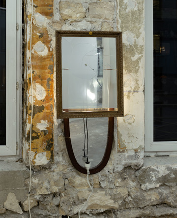 Brown Mirror - © Courtesy of the artist and Good Weather, North Little Rock/Chicago, Paris Internationale