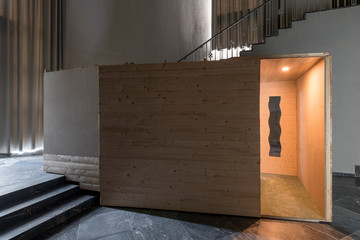 Richard Sides
The Daily Mirror, 2021
Installation with two-channel HD video (58:52min), sound, mirror, carpet, wood
Installation View at Fluentum Collection, Berlin - © Paris Internationale