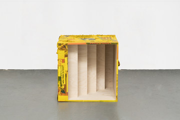 Yellow box - © Paris Internationale