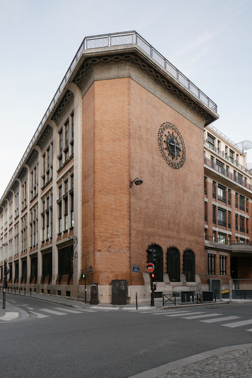 2023 - © Paris Internationale