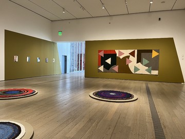 Installation view, "Woven Histories: Textiles and Modern Abstraction", Los Angeles County Museum of Art. - © Courtesy Ulrike Müller and LACMA, Paris Internationale