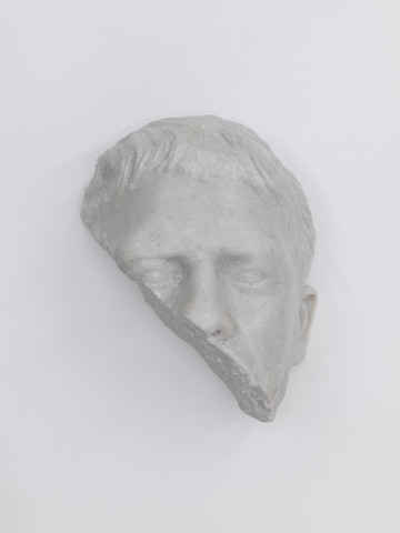 Nasan Tur_Fragment (face), 2015, Carrara marble, 14x22.5x18 cm, Unique - © courtesy of the artist, image © Stathis Mamalakis, Paris Internationale
