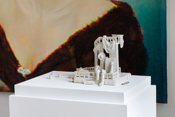 Falling for a Folly! - © Paris Internationale