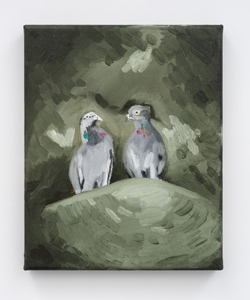 Pigeons on monument (Rock Doves) - © Paris Internationale