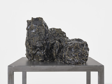 Monika Stricker, Arabesque, 2023 glazed ceramic, 22 × 34 × 32,5 cm - © Courtesy the artist and P420, Bologna
Photo credit Carlo Favero, Paris Internationale