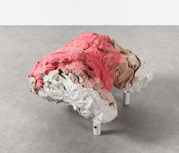Monika Stricker, Tiefe Stelle, 2020 ceramic, plaster, polyester, 22 × 35 × 45 cm - © Courtesy the artist and P420, Bologna 
Photo credit Carlo Favero, Paris Internationale