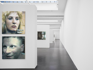 Matthias Groebel, A Change in Weather (Broadcast Material 1989-2001), installation view, Kunstverein für die Rheinlande und Westfalen, Düsseldorf, 2022 - © Paris Internationale