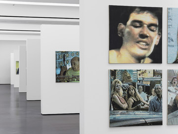 Matthias Groebel, A Change in Weather (Broadcast Material 1989-2001), installation view, Kunstverein für die Rheinlande und Westfalen, Düsseldorf, 2022 - © Paris Internationale