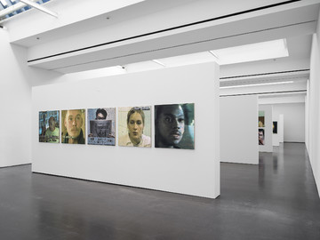 Matthias Groebel, A Change in Weather (Broadcast Material 1989-2001), installation view, Kunstverein für die Rheinlande und Westfalen, Düsseldorf, 2022 - © Photo: Cedric Mussano, Paris Internationale