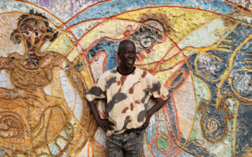 El Hadji Sy at his studio in Dakar, 2022 - © Selebe Yoon, Paris Internationale
