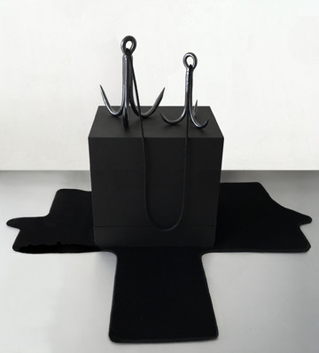 Untitled, 2023, Ceramic, glazed, rope, 36.6 × 30 × 31.5 cm, 30.8 × 22 × 21.5 cm, VH/S 52 - © Courtesy the artist and Sperling, Munich, Paris Internationale