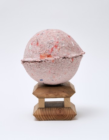 Jiieh G Hur, Seed(8), 2023, Reclaimed paper, wood and beeswax, 18x18x28cm - © ©Jiieh G Hur, courtesy Whistle, Paris Internationale
