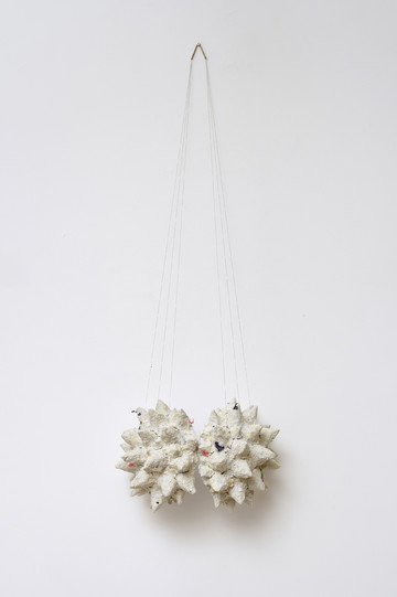 Jiieh G Hur, Seed(64), 2023, Paper, glue, screws, stainless steel wire and copper pipe, 41x20x137cm - © ©Jiieh G Hur, courtesy Whistle, Paris Internationale