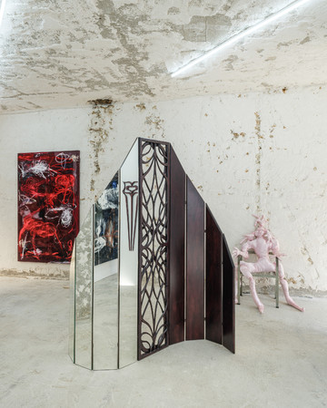 Booth view of Galerie Derouillon, at Paris Internationale 2024
Featuring works of Mathilde Albouy and Julian Farade - © &copy; Gr&eacute;gory Copitet, Paris Internationale