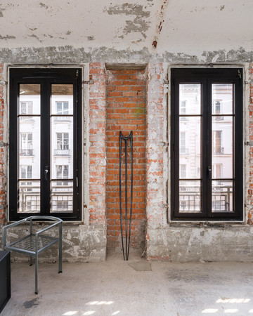 Booth view of Galerie Derouillon, at Paris Internationale 2024
Featuring Mathilde Albouy, Les favorites (I might protect you) (I), 2024
Courtesy of the artist and Galerie Derouillon, - © &copy; Gr&eacute;gory Copitet, Paris Internationale