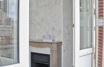 Muyeong Kim *Box Elizabethan (middle)*, 2024 enlarged cigarette carton dust flaps in wood, steel nails, unborn calf hide in wet blue (moist chrome-tanned) 44x10x24 cm - © Paris Internationale