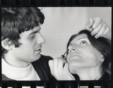 George Tourkovasilis
Untitled [Dimitris Mavrikios applying eyeliner, Paris]
c. 1970
Vintage silver gelatin print - © Courtesy The George Tourkovasilis Archive and Records, Athens, Paris Internationale