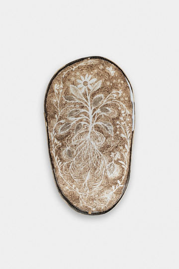 *Jerusalem Artichoke Flower*, 2023
Oak wood, Jerusalem artichoke, kozo, pigments, embroidery thread
67.5 × 37.5 × 5 cm
26 5/8 × 14 3/4 × 2 in - © Courtesy of the Artist and Gallery Vacancy, Paris Internationale