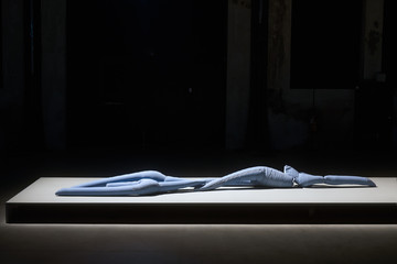 Sara Enrico, The Jumpsuit Theme, 2023. Concrete and pigment, 32 × 439 × 64 cm - © Photo by Floriana Giacinti. Courtesy of the artist and Vistamare Milano/Pescara, Paris Internationale