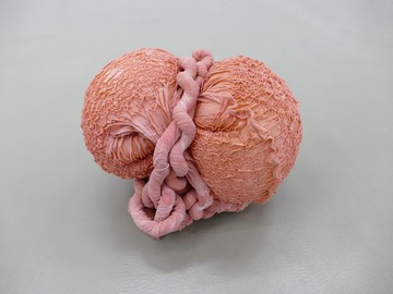 Eva Fàbregas, Exudate #85 (2024), Air, elastic mesh and latex, 28,5 x 36,5 x 30 cm - © Paris Internationale