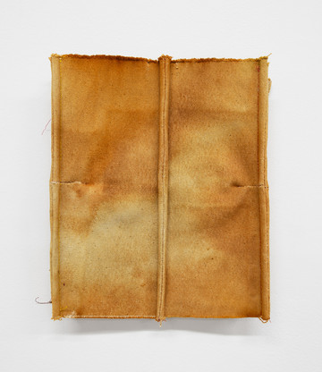 Broken Column - © Paris Internationale