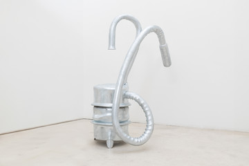 Toni Schmale, sculpture, 2023, hot-galvanized steel - © Galerie Krinzinger, Vienna, Paris Internationale