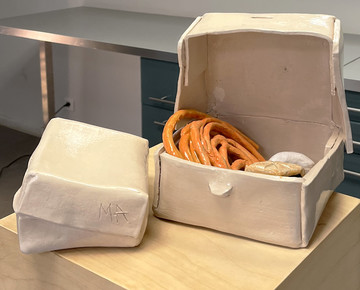 *Secret sucré* - 15 x 12 cm 
*Pâtisseries orientales* - 17,5 x 16 cm
Stoneware, clay
2024 - © Paris Internationale