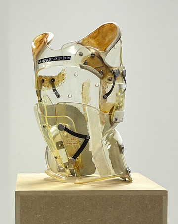 *Ils appellent ça du soin* - 23 x 35 cm
Thermoplastic (plexidur), stainless steel screws, fabric 
2025 - © Paris Internationale