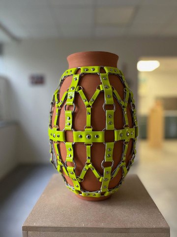 *fétiches* - 35 x 20 cm
terracotta, leather, rings, rivets
2025 - © Paris Internationale