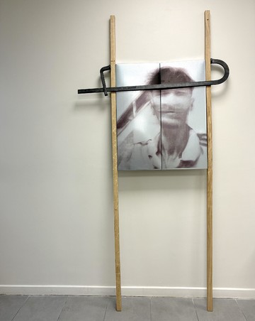 *Sans titre (Tiens)* - 61 x 200 cm
Printing on galvanized steel, clamps  
2025 - © Paris Internationale