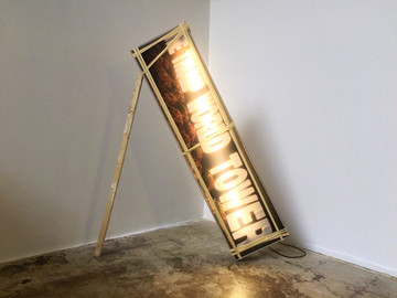 TTWT - 150 x 100 x 15 cm
Wood, elastic bands, printed plexiglass, neon tube
2018 - © Paris Internationale