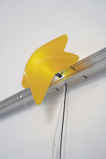 Georges J. Ayrault
Direct Win Prediction (detail), 2024
Promotional stars from a 1990 advertising campaign, awning bracket, electrical cable, LED, 12V Jouef model
train transformer, shopping cart token,150 × 6 cm - © Photo &copy; Nicolas Lafon, Paris Internationale