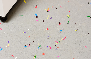 Georges J. Ayrault, **From ones to ones (Des unxes aux unxes)**, 2025.
3 ex. + 1 AP
Stickers, placed by eight hands, with Louis, Audrey and Davide,
of variable dimensions.
Protocol: Cut the stickers into triangle and rectangle shapes in variable dimensions. Place them on the floor in a random manner, side by side, and overlapping.
Photo ©Nicolas Lafon - © Photo &copy;Nicolas Lafon, Paris Internationale