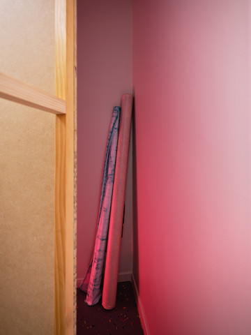 Georges J. Ayrault, **From Mum (De Maman)**, 2025.
Piece of fabric, coated with gesso and violet floral printed paper from the
1970s that Georges’s mother had found and kept, and used as wrapping
paper for gifts, which Georges himself retrieved.
Photo ©Nicolas Lafon - © Photo &copy;Nicolas Lafon, Paris Internationale