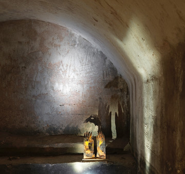 Installation view from the exhibition “Anousha Payne: Murmurations”. Photo: Hadiye Cangökçe. Courtesy of Anousha Payne and Zeyrek Çinili Hamam - © Paris Internationale