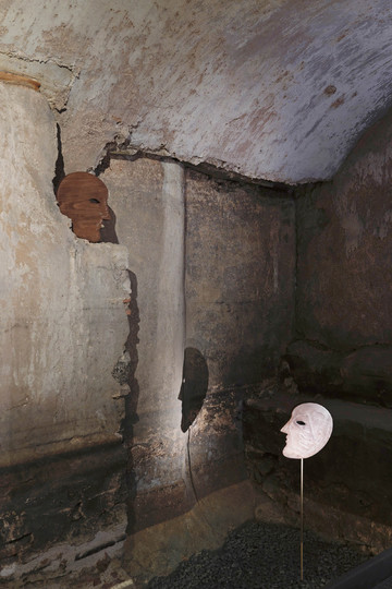 Installation view from the exhibition “Anousha Payne: Murmurations”. Photo: Hadiye Cangökçe. Courtesy of Anousha Payne and Zeyrek Çinili Hamam - © Paris Internationale