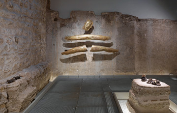 Installation view from the exhibition “Anousha Payne: Murmurations”. Photo: Hadiye Cangökçe. Courtesy of Anousha Payne and Zeyrek Çinili Hamam - © Paris Internationale