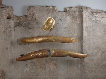 Installation view from the exhibition “Anousha Payne: Murmurations”. Photo: Hadiye Cangökçe. Courtesy of Anousha Payne and Zeyrek Çinili Hamam - © Paris Internationale