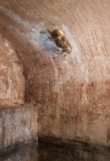 Installation view from the exhibition “Anousha Payne: Murmurations”. Photo: Hadiye Cangökçe. Courtesy of Anousha Payne and Zeyrek Çinili Hamam - © Paris Internationale