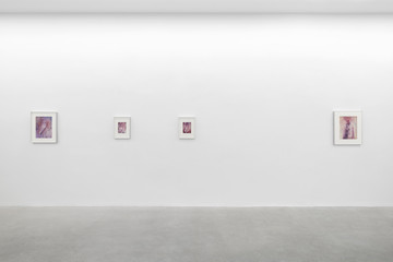 Polys Peslikas, Obsidian, installation view, Vistamare, Milan, 2023. Photo Andrea Rossetti - © Courtesy of the artist and Vistamare Milano/Pescara. Ph Andrea Rossetti, Paris Internationale